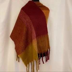 American Eagle Oversized Scarf. Super comfortable oversized scarf for the winter